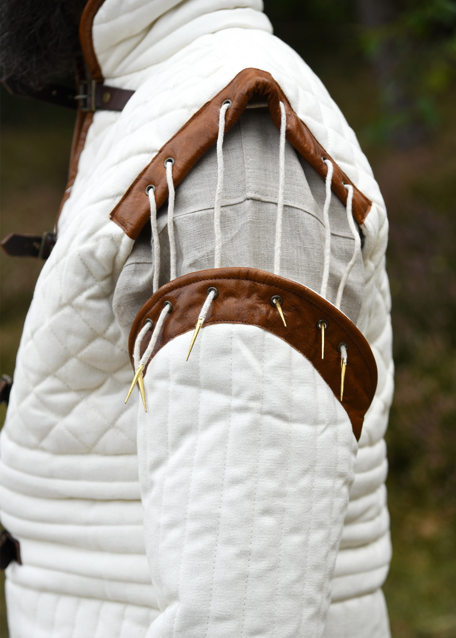 Long Gambeson with Detachable Sleeves and Leather, natural-brown