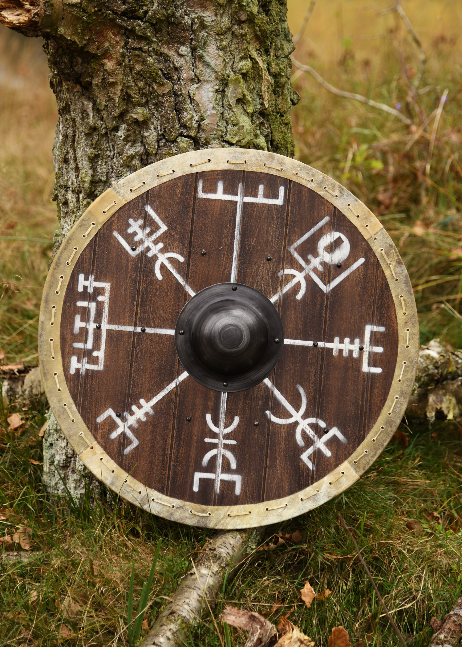 Wikingerschild 'Vegvísir' mit Rohhaut-Umrandung, 60 cm