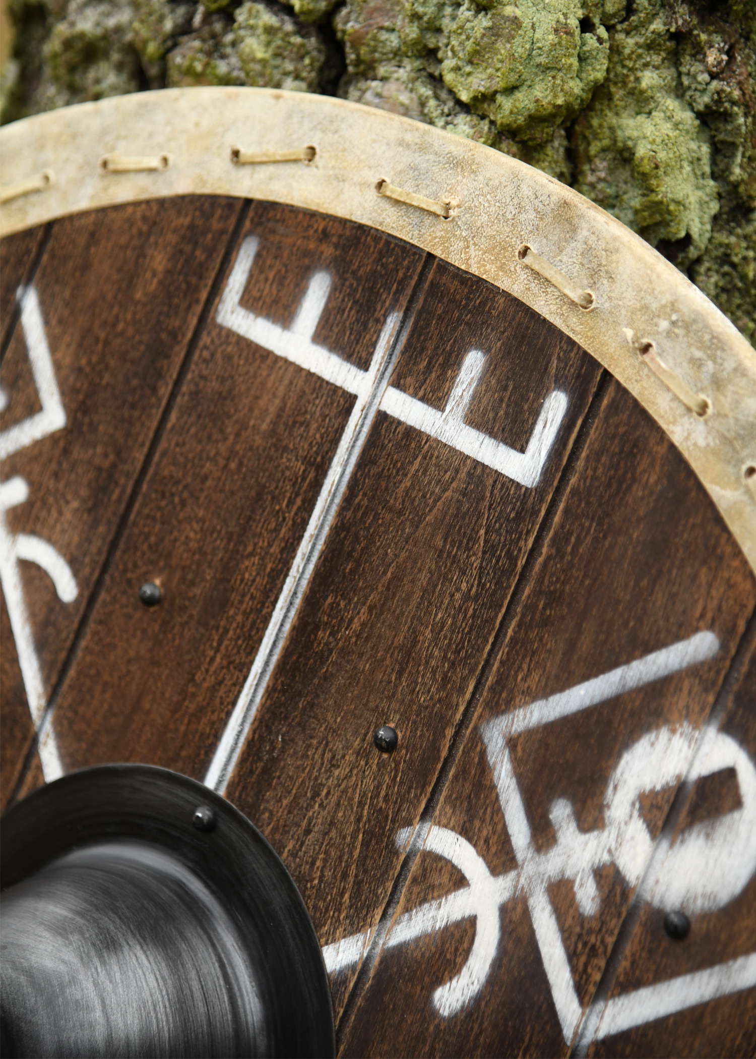 Wikingerschild 'Vegvísir' mit Rohhaut-Umrandung, 60 cm