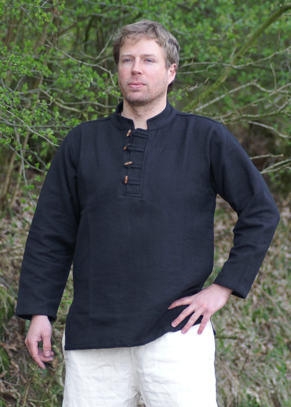 Schweres Mittelalter-Hemd schnürbar handgewebt schwarz
