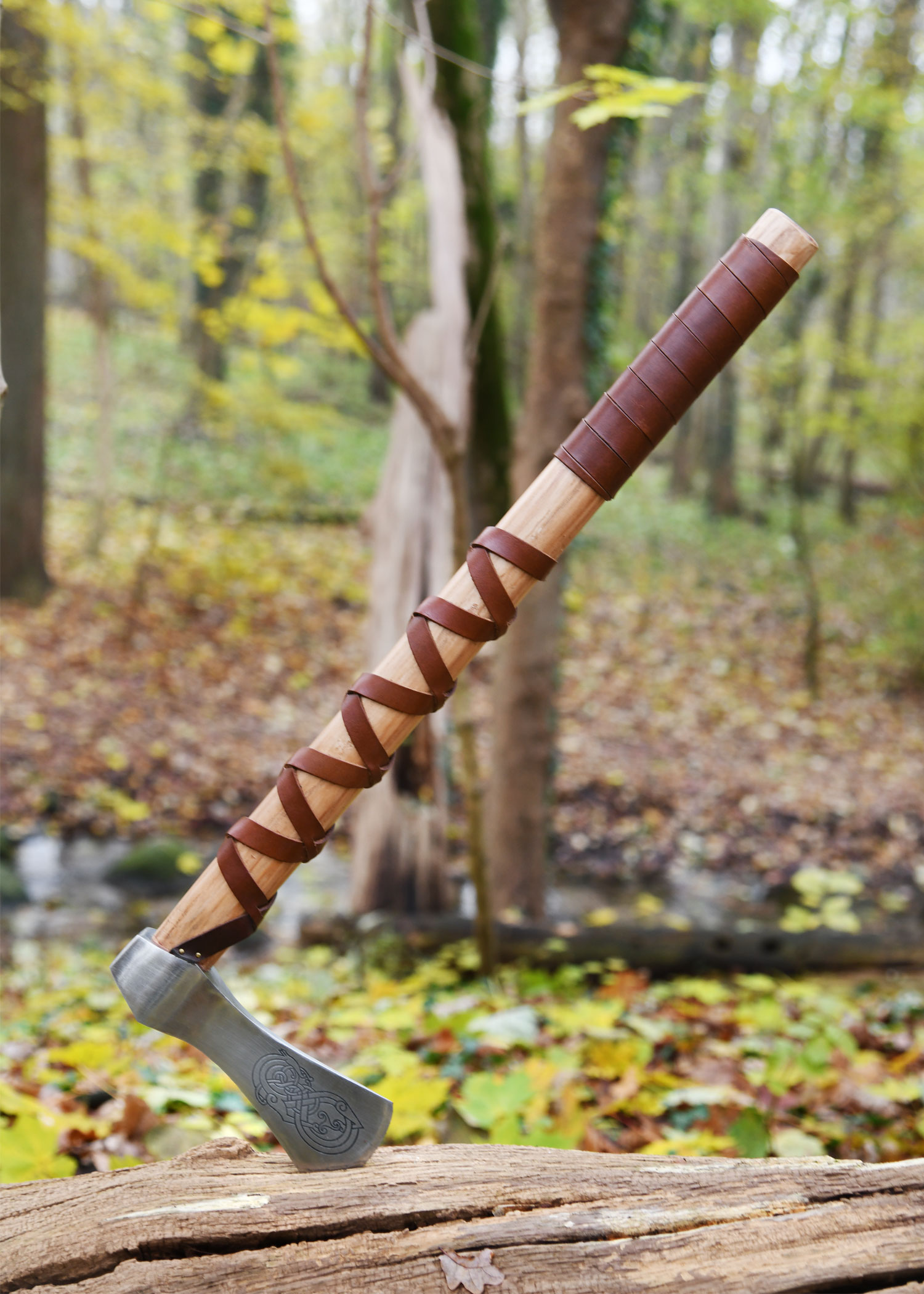 Wikinger-Axt aus Stahl, gegossen, Typ A, mit Gravur und Lederwicklung